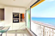 Апартамент с прекрасна морска панорама в Плая Сан Хуан де Аликанте
