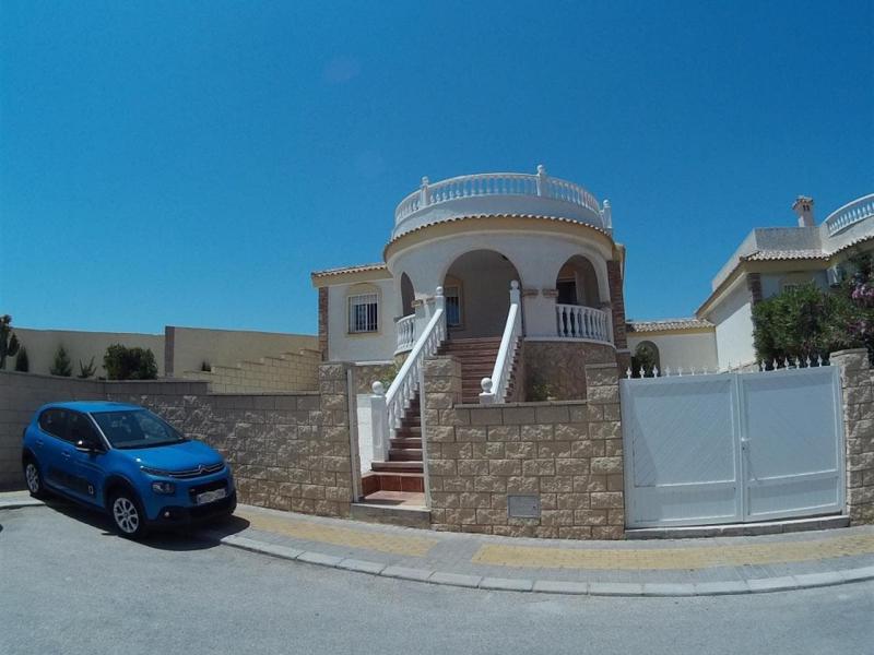 Villa zu verkaufen in der Nähe von Alicante