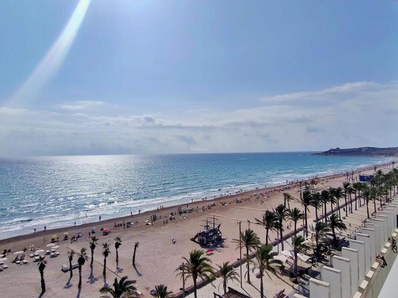 位于Playa San Juan de Alicante的海景公寓