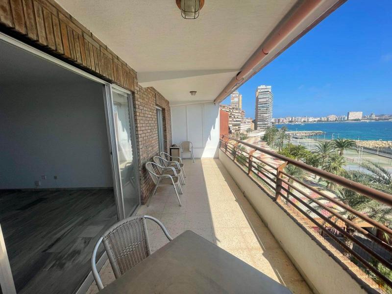 First line beach apartment Alicante