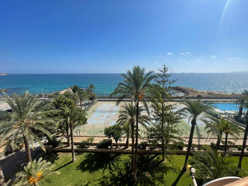 Apartment in erster Strandlinie in Alicante