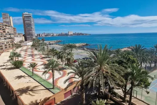 First line beach apartment Alicante