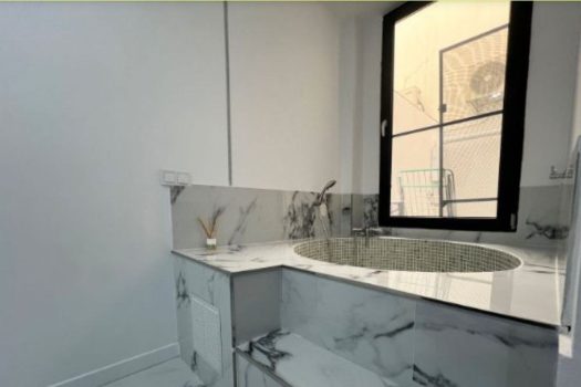 Renovated apartment in the city centre with great potential