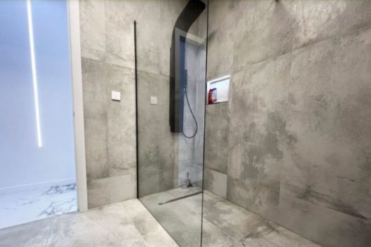 Renovated apartment in the city centre with great potential