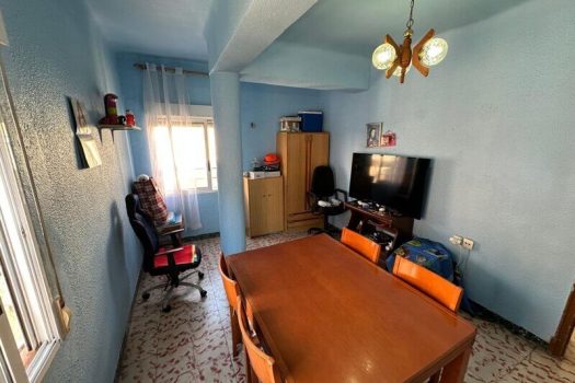 Cheap apartment in Elche next to the park