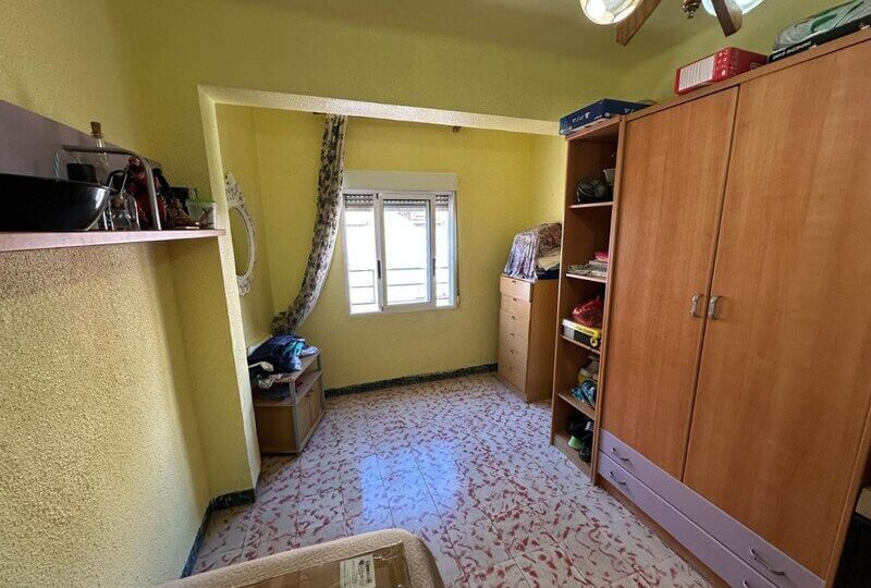 Cheap apartment in Elche next to the park