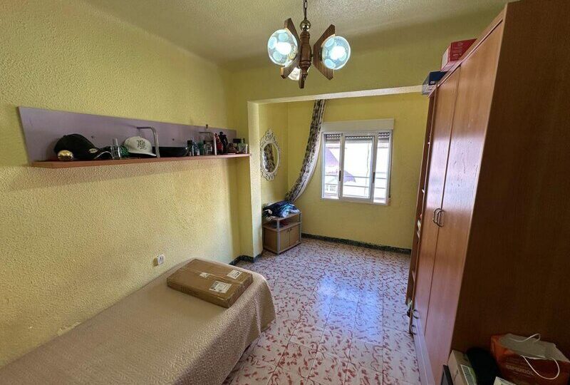 Cheap apartment in Elche next to the park