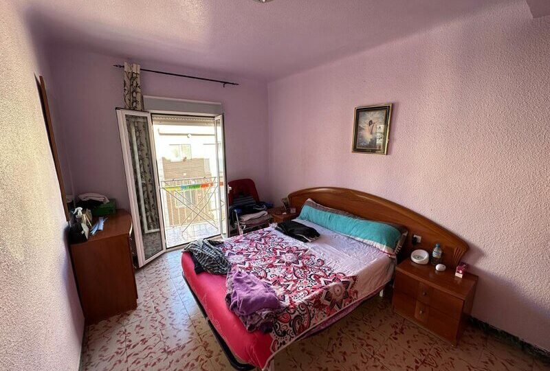 Cheap apartment in Elche next to the park