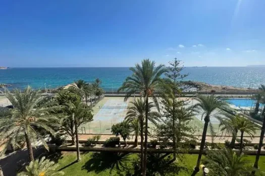 First line beach apartment Alicante