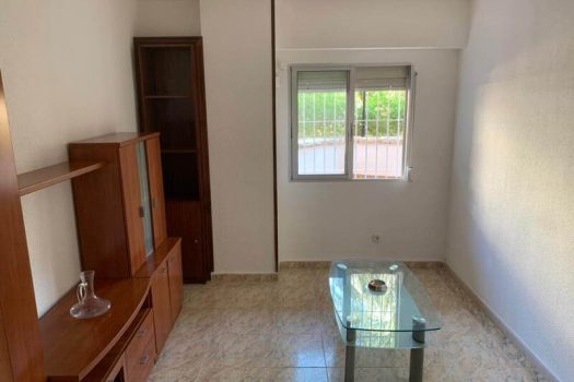 Flat in good condition not far from the sea