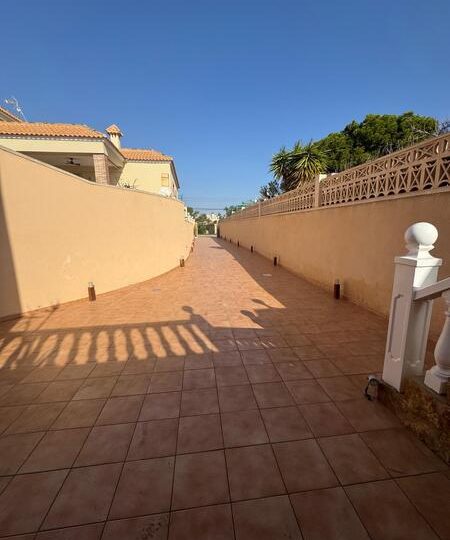 2 bedroom villa for sale in Playa Flamenca