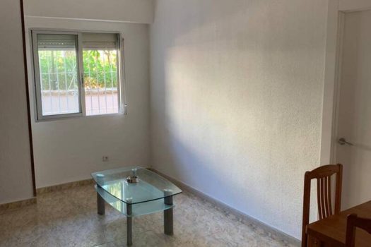Flat in good condition not far from the sea