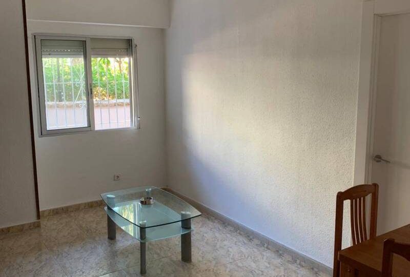 Flat in good condition not far from the sea