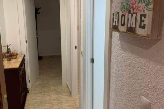 Flat in good condition not far from the sea