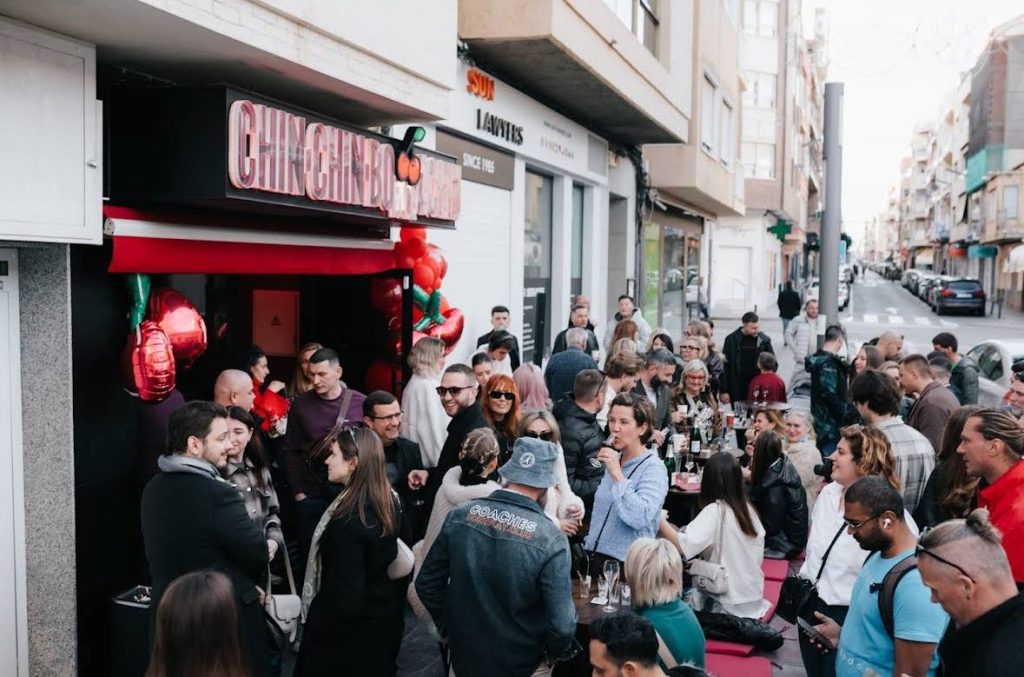 Лучший бар в Торревьехе Chin Chin