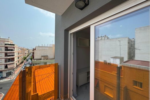 Can foreigners buy property in Spain — new apartment Torrevieja