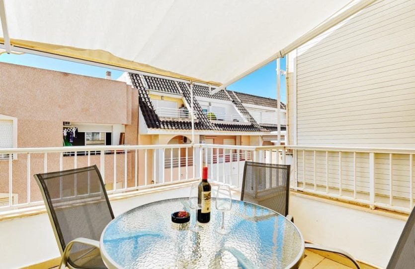 Apartment Torrevieja close to the sea terrace with table and chairs outdoor space