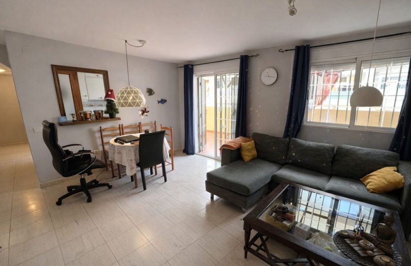 Buy apartment Torrevieja with large terrace — penthouse near the beach, living and dining area