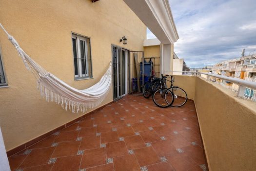Buy apartment Torrevieja with large terrace