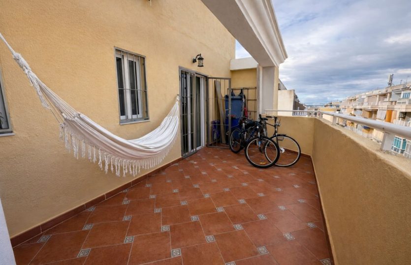 Buy apartment Torrevieja with large terrace — penthouse near the beach, terrace view