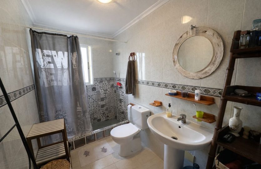 Buy apartment Torrevieja with large terrace — penthouse near the beach, bathroom