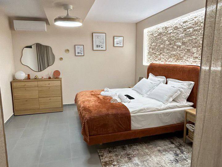 西班牙帶泳池主臥的別墅租金多少，Gran Alacant