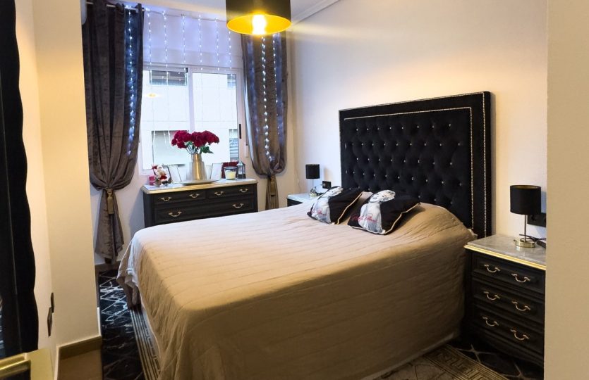 Rent in Torrevieja – Spacious Double Bedroom with modern furniture, large bed, bedside tables, and stylish decoration.